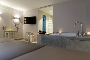 Bain à remous intérieur
