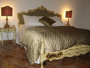 Vila, várias camas | 7 quartos, ferros/tábuas de passar roupa, Wi-Fi de cortesia