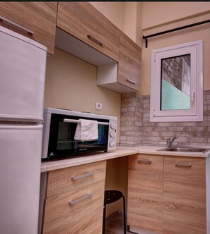 Departamento | Cocina privada | Refrigerador, horno, parrilla de estufa y tetera eléctrica