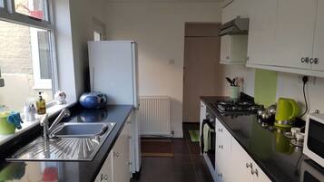 Rumah | Dapur pribadi | Lemari es, microwave, oven, dan kompor