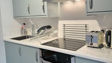 Apartment | Private kitchen | Fridge, microwave, oven, stovetop