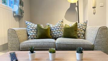 Apartment | Living area | 30-inch TV with cable channels