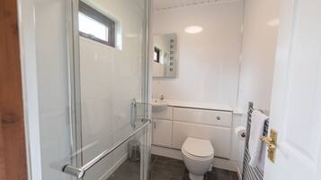 Cabin, Multiple Beds | Bathroom | Shower, hair dryer, towels
