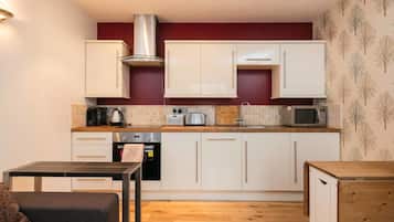 Cabin | Private kitchen | Fridge, microwave, oven, stovetop