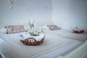 Comfort Townhome, Multiple Bedrooms, Smoking, Sea View | In-room safe, individually decorated, individually furnished, desk - Babalogo Apartments (Hersonissos)