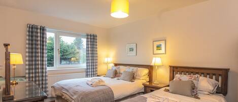 Apartment, Multiple Beds | 3 bedrooms, iron/ironing board, free WiFi, bed sheets