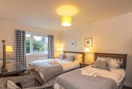 Apartment, Multiple Beds | 3 bedrooms, iron/ironing board, free WiFi, bed sheets