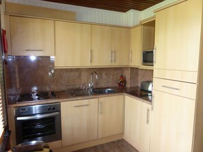 Ferienhütte, Mehrere Betten | Eigene Küche | Kühlschrank, Mikrowelle, Ofen, Herdplatte