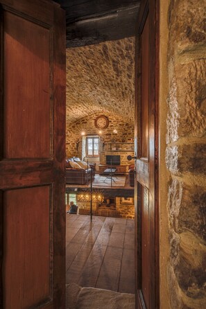 House | Interior - Umbrian Villa Retreat in Pietralunga With a Pool (Pietralunga)