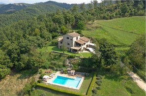 House | Exterior - Umbrian Villa Retreat in Pietralunga With a Pool (Pietralunga)