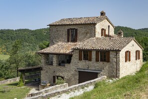 House | Exterior - Umbrian Villa Retreat in Pietralunga With a Pool (Pietralunga)