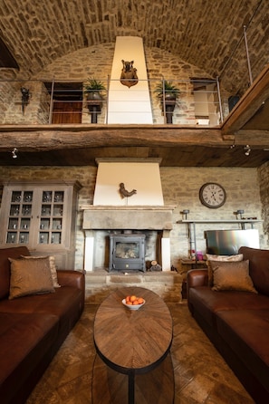 House | Living area - Umbrian Villa Retreat in Pietralunga With a Pool (Pietralunga)