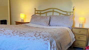 3 bedrooms, iron/ironing board, free WiFi, bed sheets