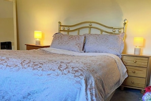 3 dormitorios, tabla de planchar con plancha, wifi gratis y ropa de cama