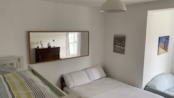 House | 4 bedrooms, iron/ironing board, bed sheets