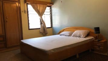 House | 3 bedrooms, iron/ironing board, free WiFi, bed sheets