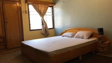 3 bedrooms, iron/ironing board, free WiFi, bed sheets