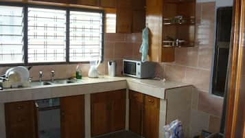 House | Private kitchen | Fridge, microwave, oven, stovetop