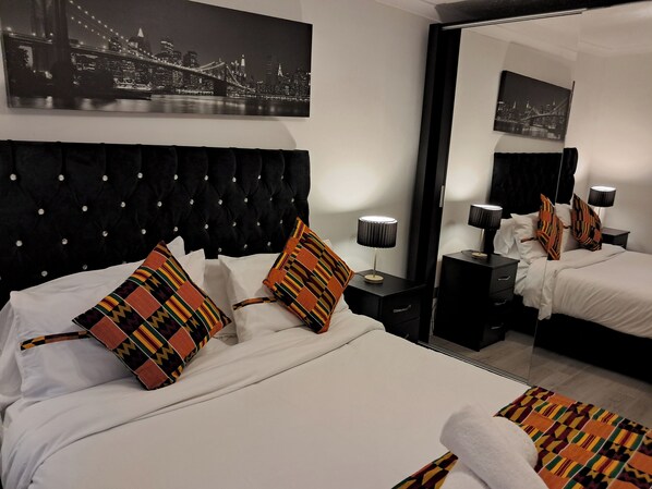 3 bedrooms, iron/ironing board, free WiFi, bed sheets - Modern & Spacious - Walk to London Excel- Parking (London)