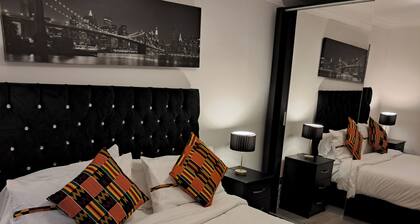 Modern & Spacious - Walk to London Excel- Parking