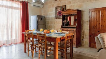 Villa | Dining