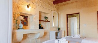 Villa Savona Sleeps 7 With Private Pool