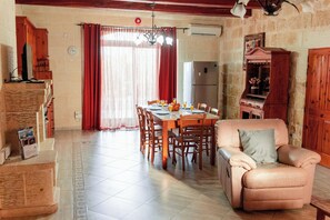 Villa | Dining - Villa Savona Sleeps 7 With Private Pool (Xaghra)