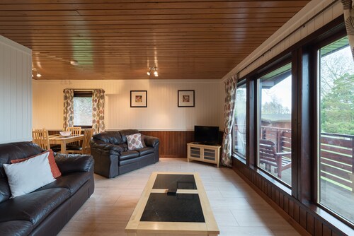 Conifer Lodge 25 With Hot Tub, Newton Stewart