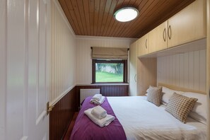 Cabin, Multiple Beds | 2 bedrooms, iron/ironing board, free WiFi, bed sheets