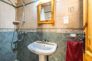 Vila | Banheiro | Chuveiro/banheira combinados, banheira de imersão, secador de cabelo 
