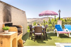 Villa | Property grounds - Villa Ta Debora Sleeps 8 With Pool (Xaghra)