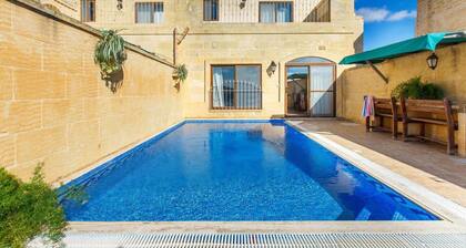 Villa Ta Debora Sleeps 8 With Pool