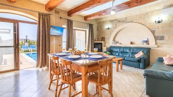 Villa | Dining