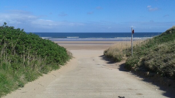 A sandy path leading to a beach with ocean views. - Sea View Retreat - Free Wifi (Bridlington)