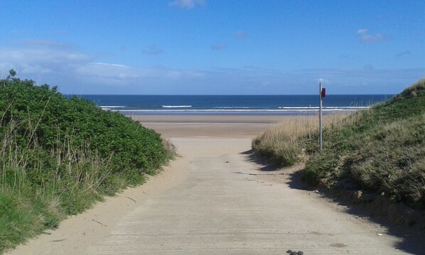 Chalet, Multiple Beds | Beach | On the beach - Sea View Retreat - Free Wifi (Bridlington)