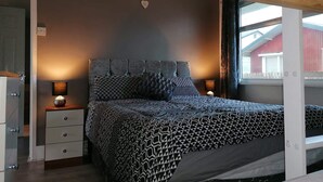 A bedroom with a bed, bedside tables, and a window. - Sea View Retreat - Free Wifi (Bridlington)