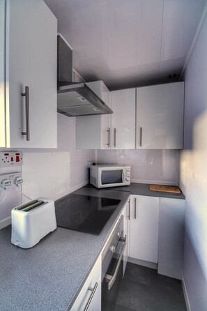 Chalet, letti multipli | Cucina privata | Frigorifero, microonde, forno, piano cottura