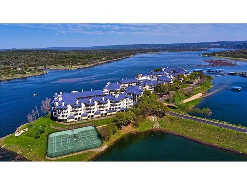 Beautiful Lakefront villa with stunning  Views