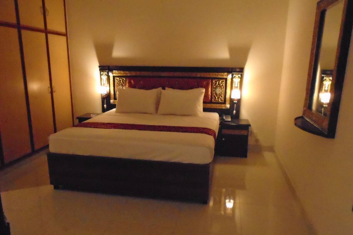 Habitación estándar con 1 cama matrimonial o 2 individuales, 1 cama individual grande | Wifi gratis