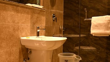 Premium Room | Bathroom | Shower, rainfall showerhead, designer toiletries, towels