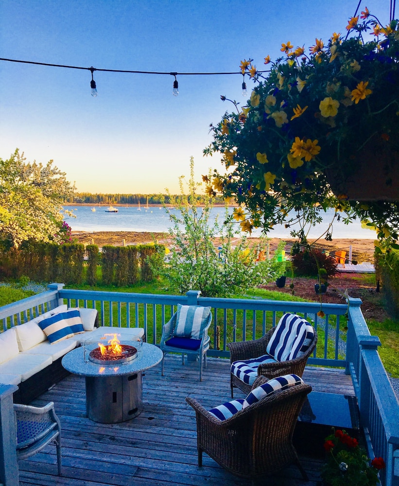 Treadwell Inn/ Chandler Room Wine Bar & Kitchen by null