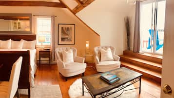 Deluxe Room, 1 King Bed, Ocean View (Room 6)