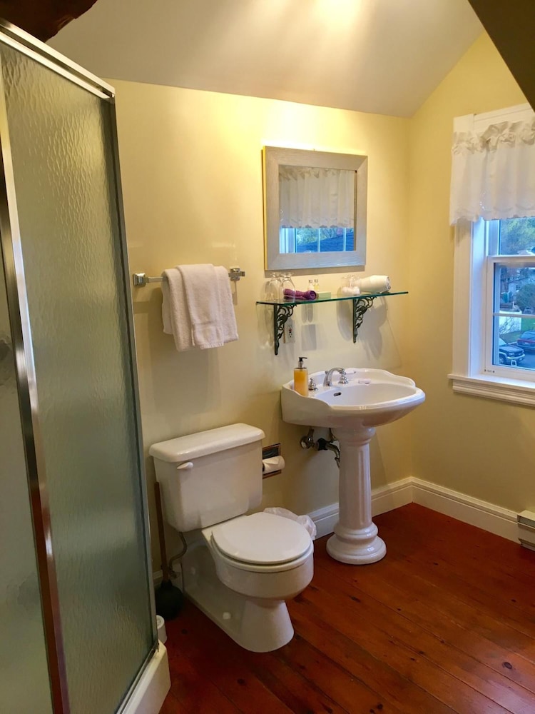 Treadwell Inn/ Chandler Room Wine Bar & Kitchen by null