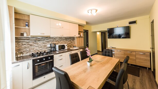 Deluxe Apartment, 2 Bedrooms | In-room dining