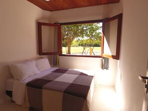 Cortinas blackout, Wi-Fi de cortesia, roupa de cama