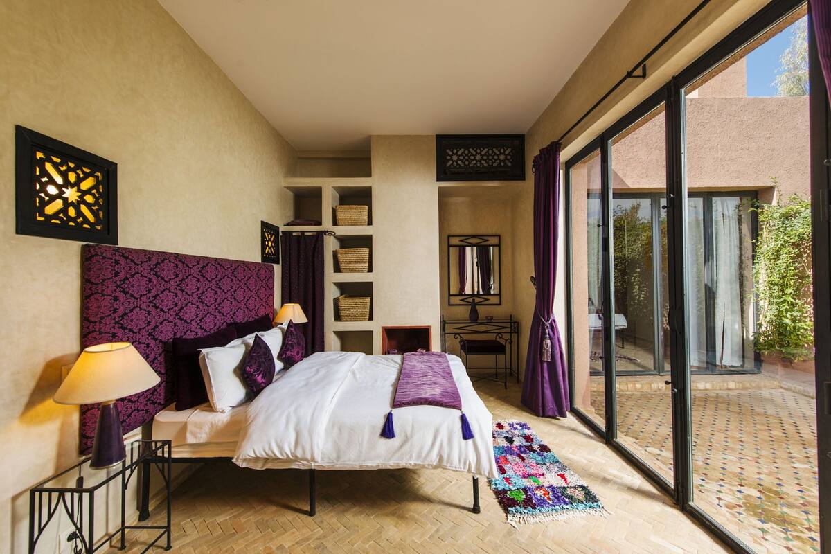 Villa 8 | Desk, iron/ironing board (on request), cribs (surcharge)