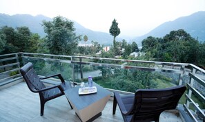 Family Suite, 1 King Bed with Sofa bed, Garden View | Terrace/patio