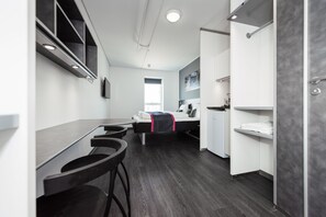 Studio, 2 Single Beds, Kitchenette