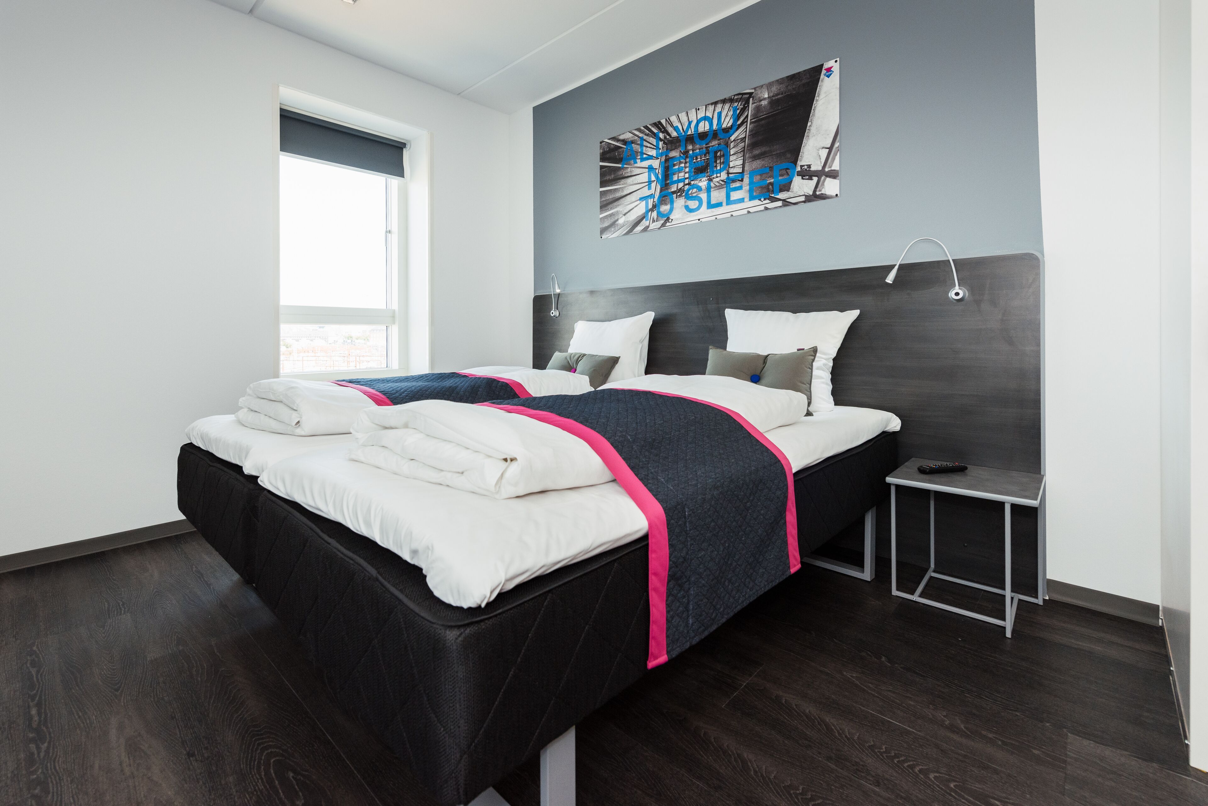 Studio, 2 Twin Beds, Kitchenette | Desk, free WiFi, bed sheets