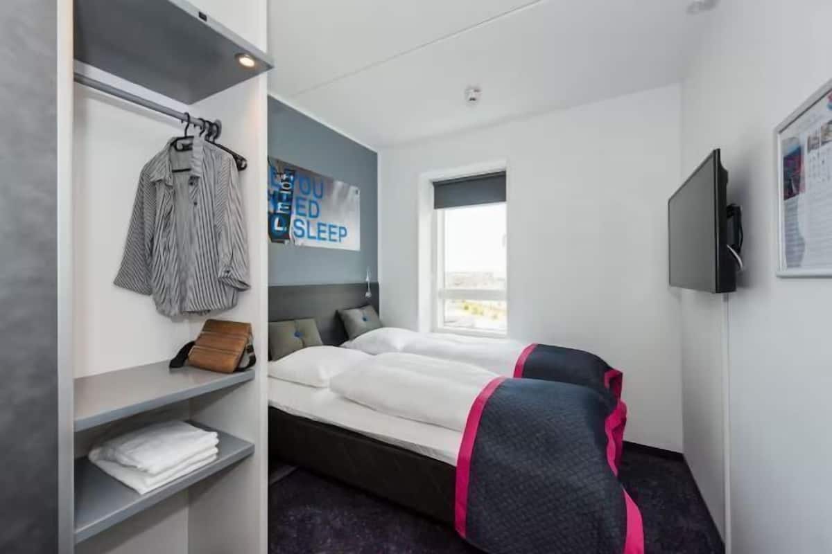 1 bedroom, desk, free WiFi, bed sheets